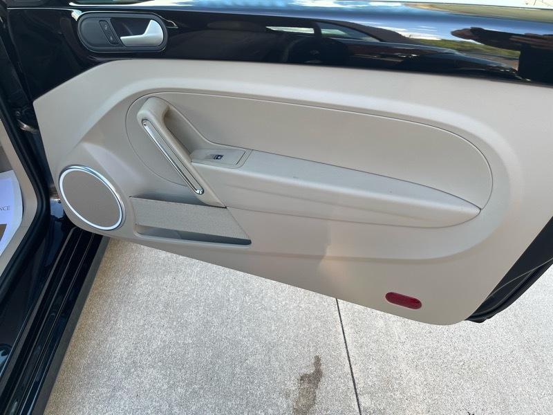 Volkswagen Beetle 1.8T PZEV Convertible 2015