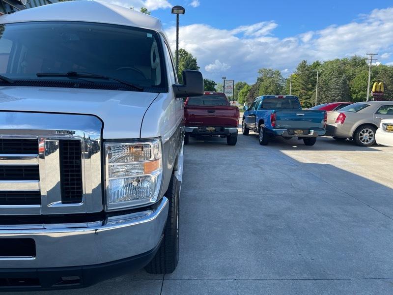 Ford Econoline E-150 2011