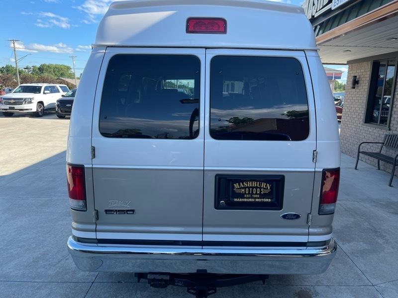 Ford Econoline E-150 2011