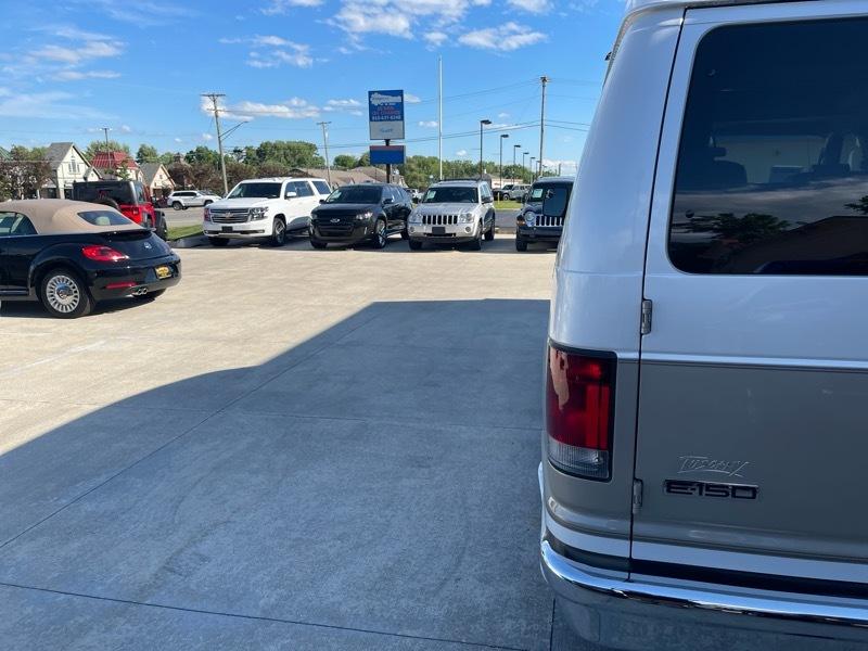 Ford Econoline E-150 2011