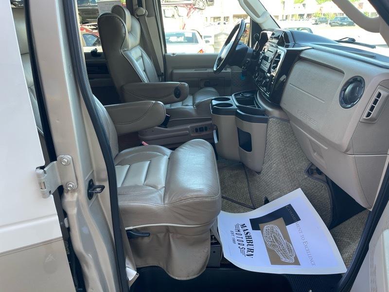 Ford Econoline E-150 2011
