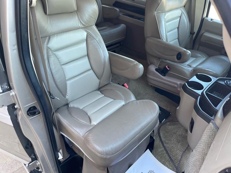 Ford Econoline E-150 2011