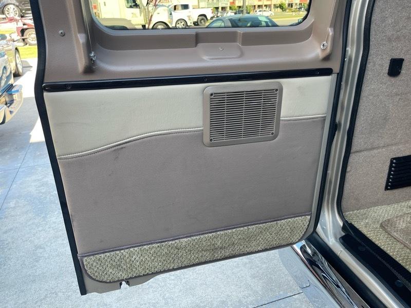 Ford Econoline E-150 2011