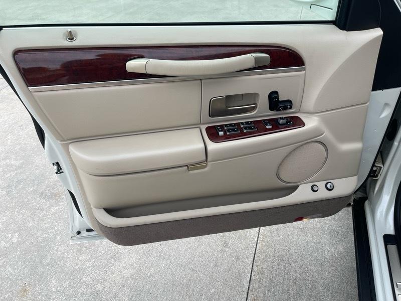 Lincoln Town Car Executive 2003