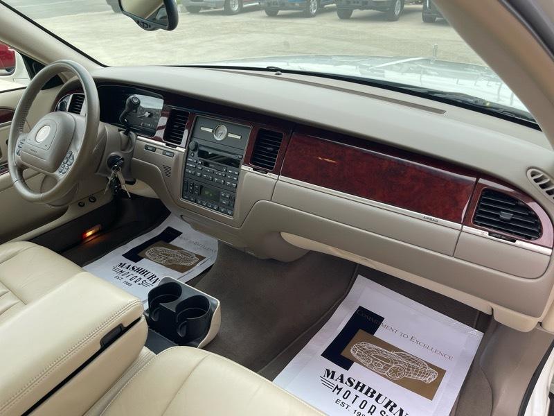 Lincoln Town Car Executive 2003