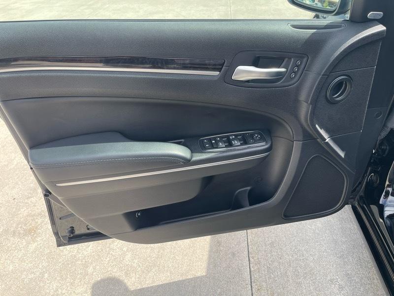 Chrysler 300 Limited RWD 2012