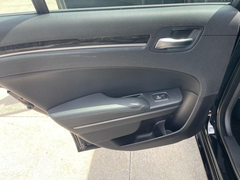 Chrysler 300 Limited RWD 2012