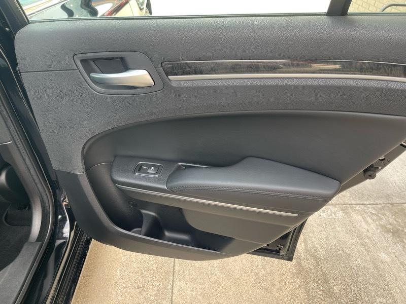 Chrysler 300 Limited RWD 2012