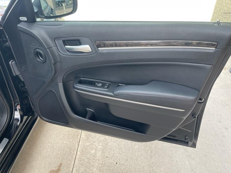 Chrysler 300 Limited RWD 2012