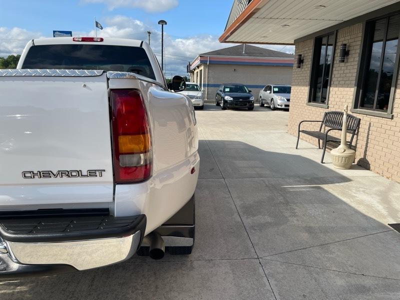 Chevrolet Silverado 3500 Crew Cab 2WD 2002