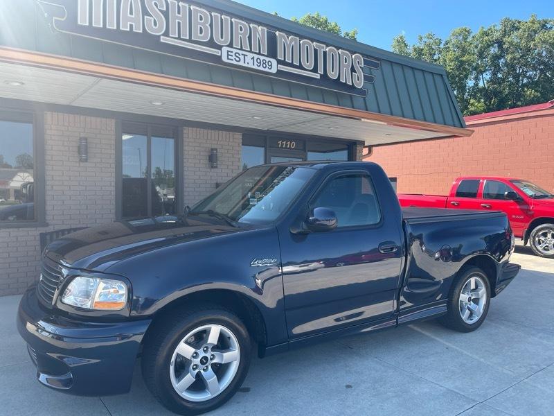 Ford F-150 SVT Lightning 2WD 2002