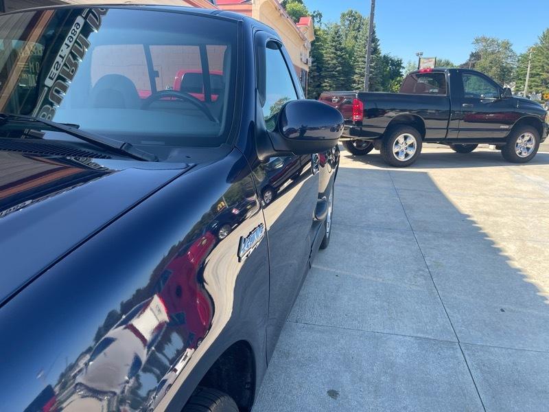 Ford F-150 SVT Lightning 2WD 2002