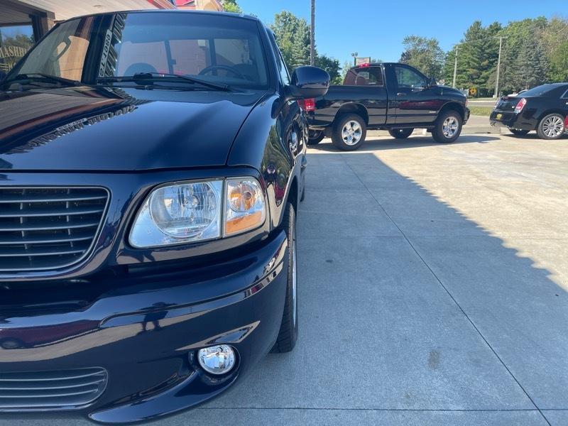 Ford F-150 SVT Lightning 2WD 2002