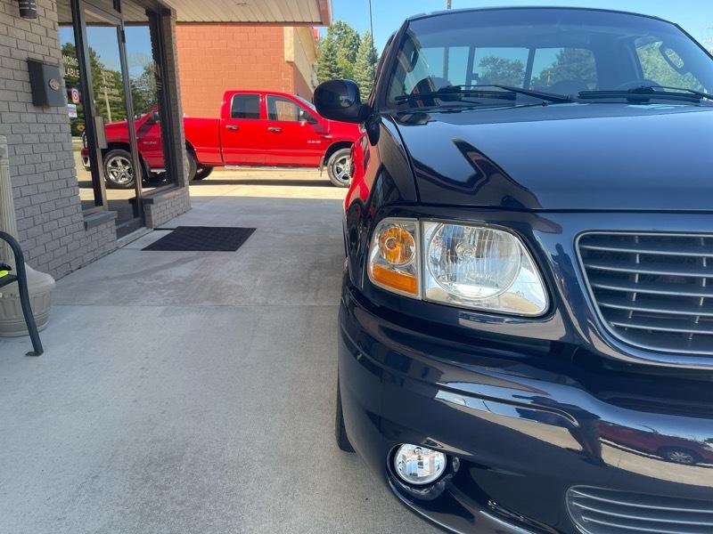 Ford F-150 SVT Lightning 2WD 2002