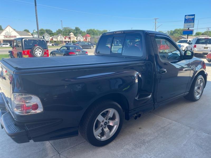 Ford F-150 SVT Lightning 2WD 2002