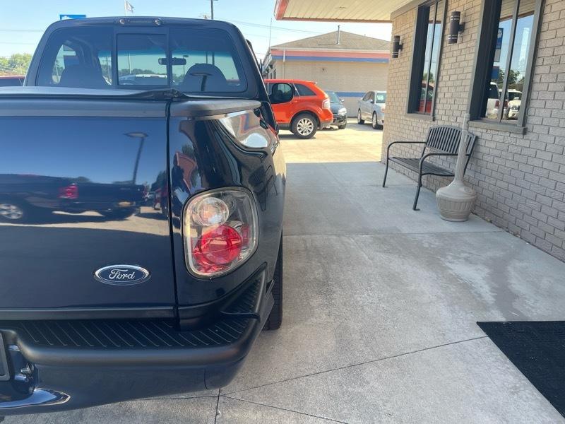 Ford F-150 SVT Lightning 2WD 2002