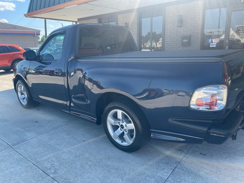 Ford F-150 SVT Lightning 2WD 2002