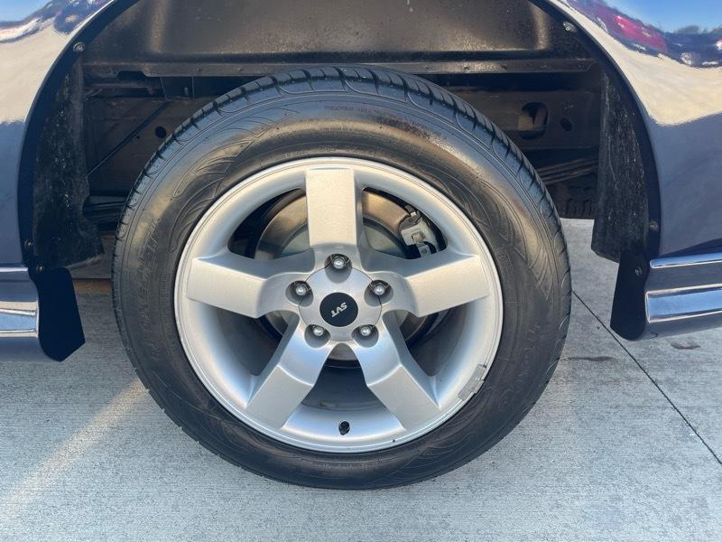 Ford F-150 SVT Lightning 2WD 2002
