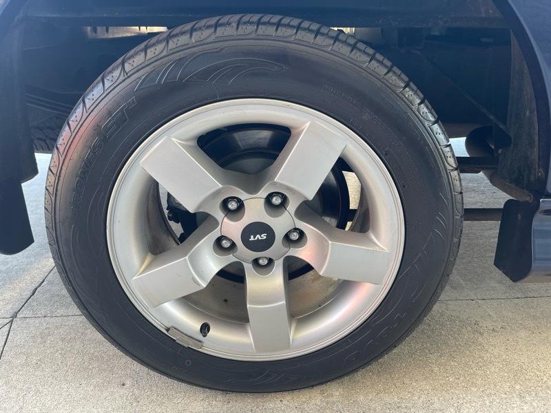 Ford F-150 SVT Lightning 2WD 2002