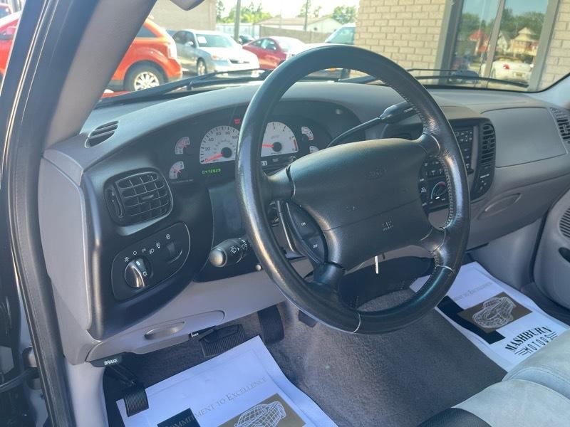 Ford F-150 SVT Lightning 2WD 2002