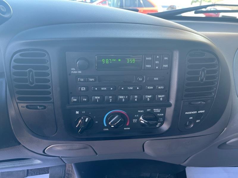 Ford F-150 SVT Lightning 2WD 2002