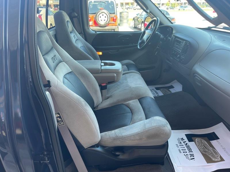 Ford F-150 SVT Lightning 2WD 2002