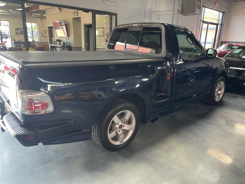 Ford F-150 SVT Lightning 2WD 2002