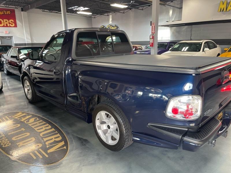 Ford F-150 SVT Lightning 2WD 2002