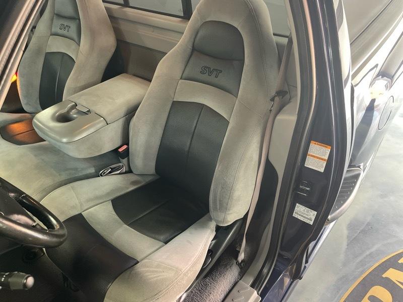 Ford F-150 SVT Lightning 2WD 2002