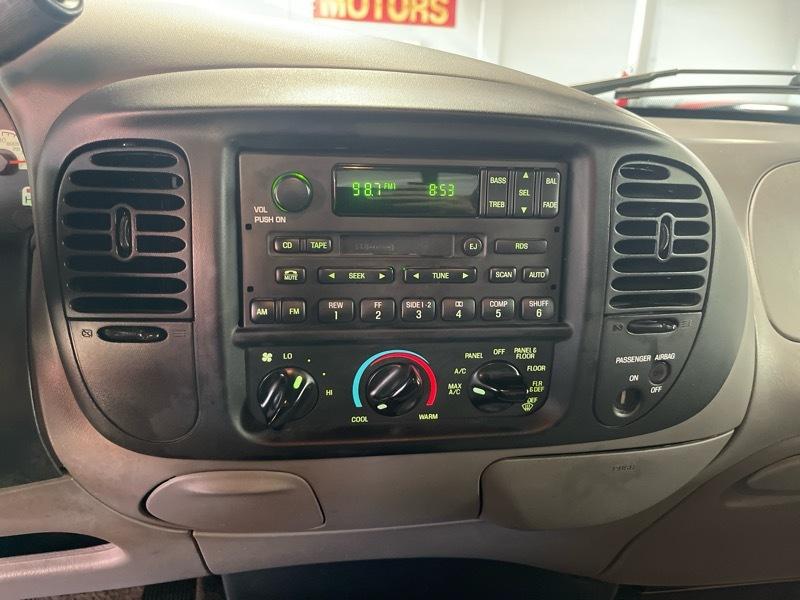 Ford F-150 SVT Lightning 2WD 2002