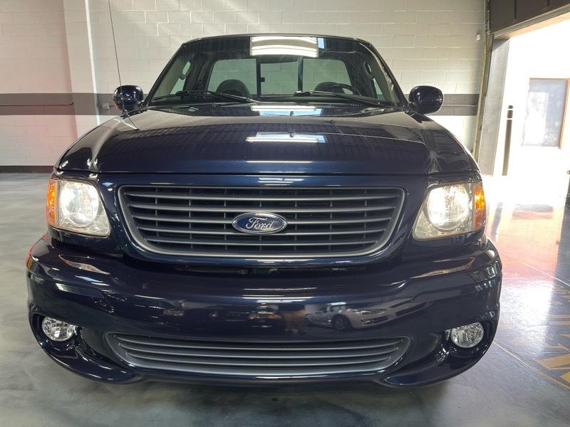 Ford F-150 SVT Lightning 2WD 2002