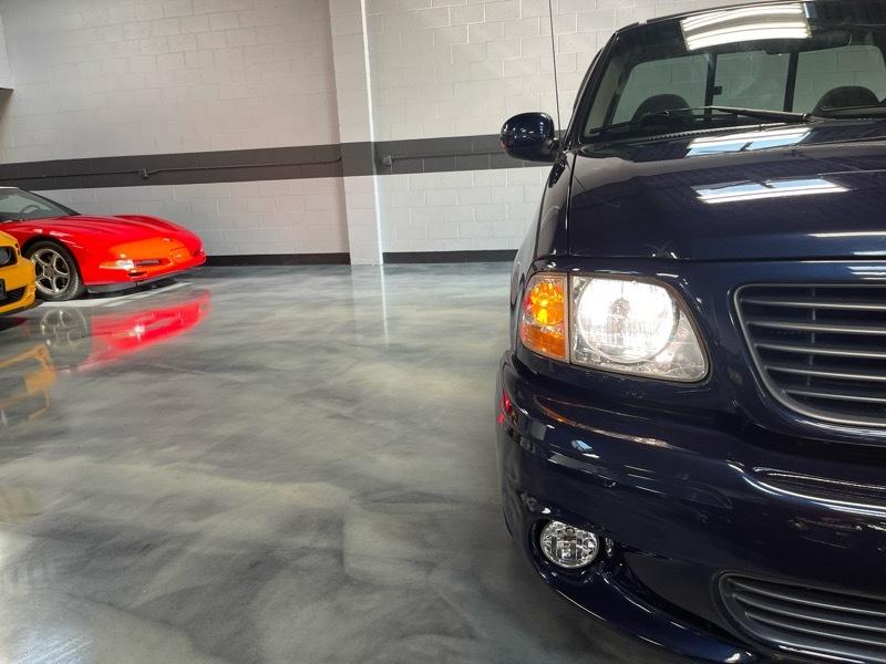 Ford F-150 SVT Lightning 2WD 2002