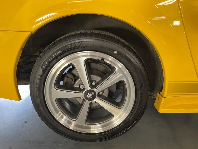 Ford Mustang Mach 1 2004