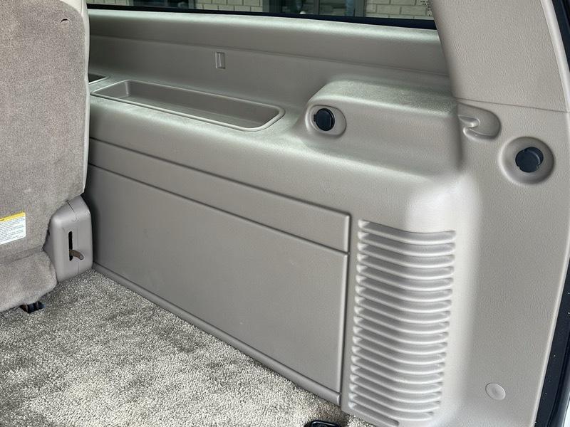 Chevrolet Suburban  2003