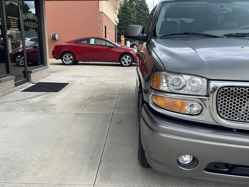GMC Yukon Denali AWD 2006