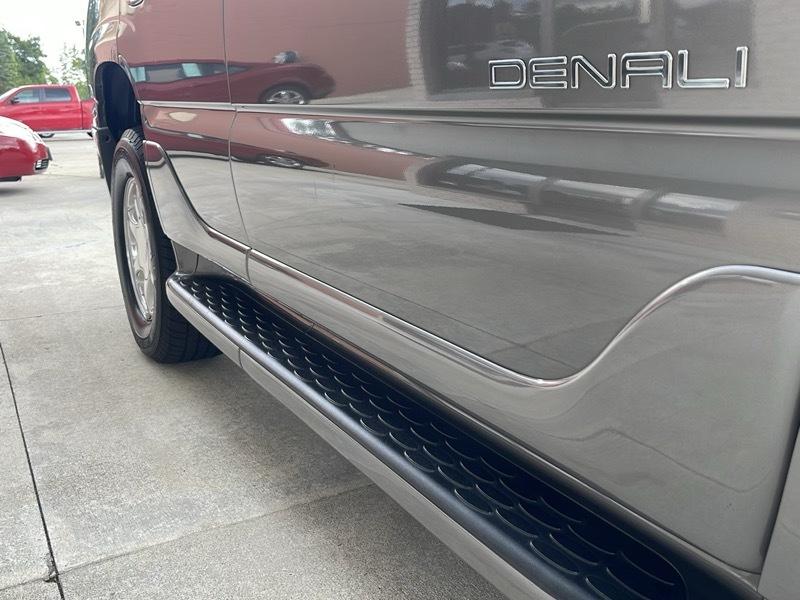 GMC Yukon Denali AWD 2006