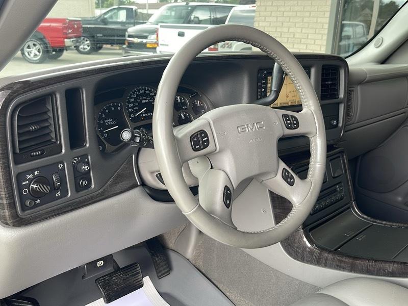 GMC Yukon Denali AWD 2006