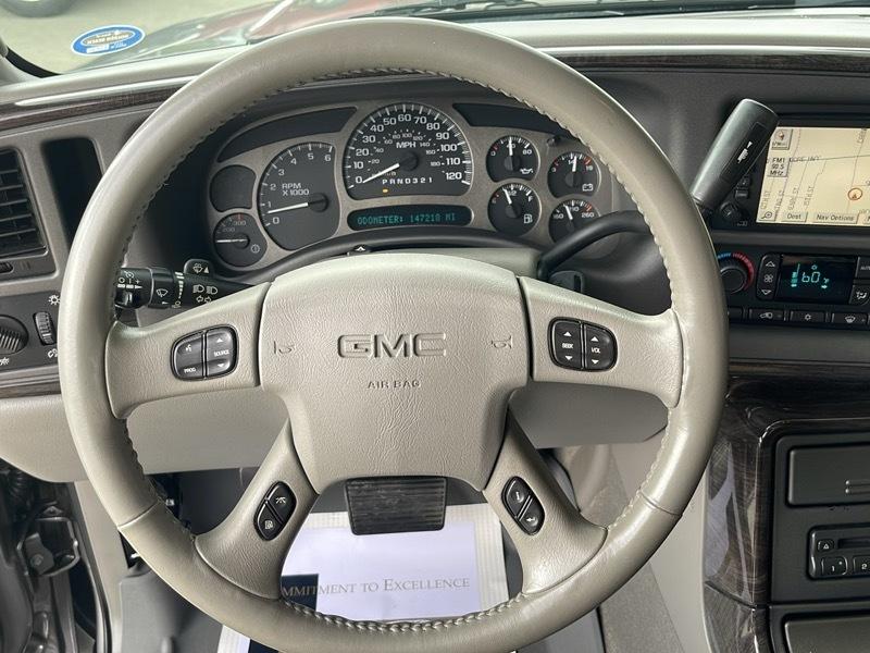 GMC Yukon Denali AWD 2006