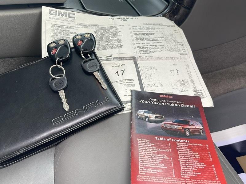 GMC Yukon Denali AWD 2006