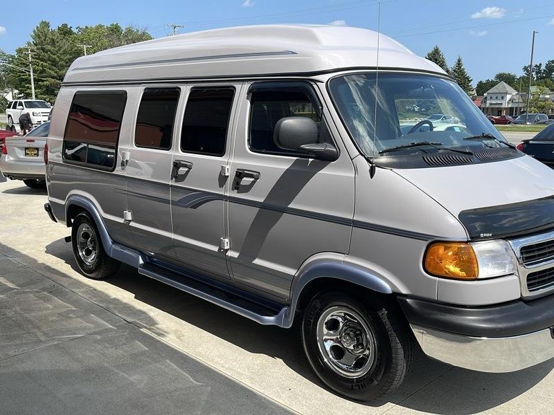 Dodge Ram Van  1999