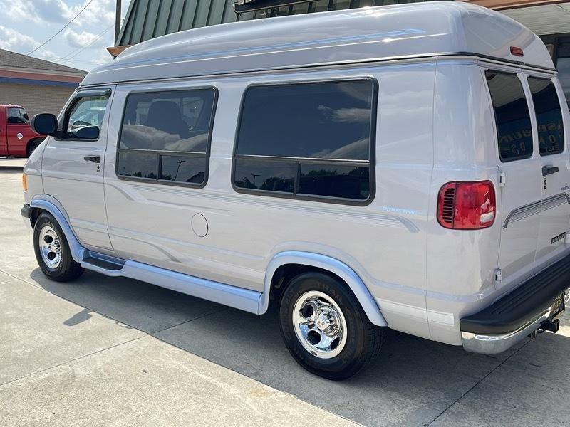 Dodge Ram Van  1999