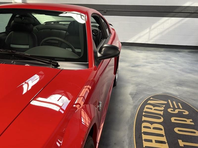 Ford Mustang photo 3