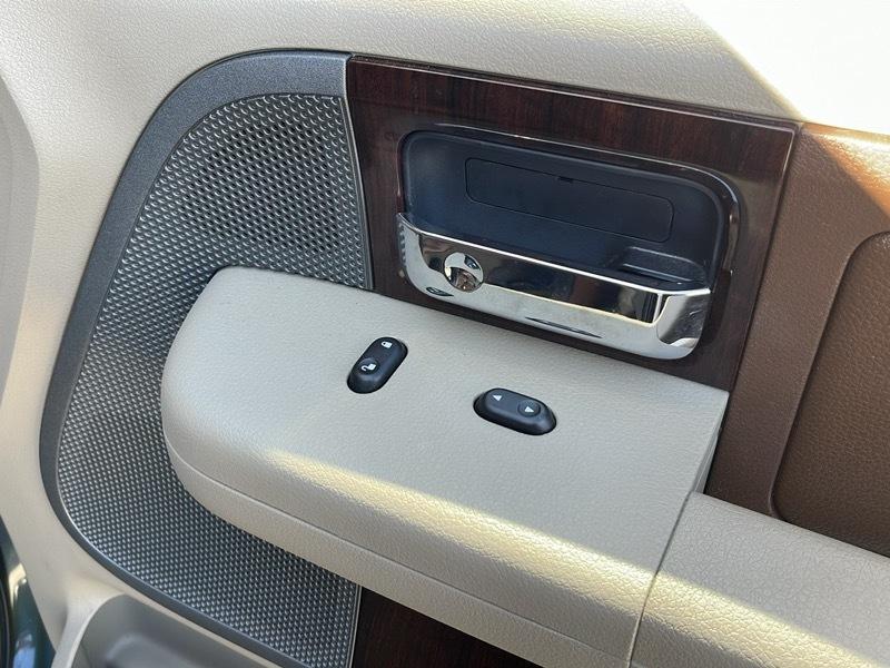 Ford F-150 King Ranch SuperCrew 4WD 2005