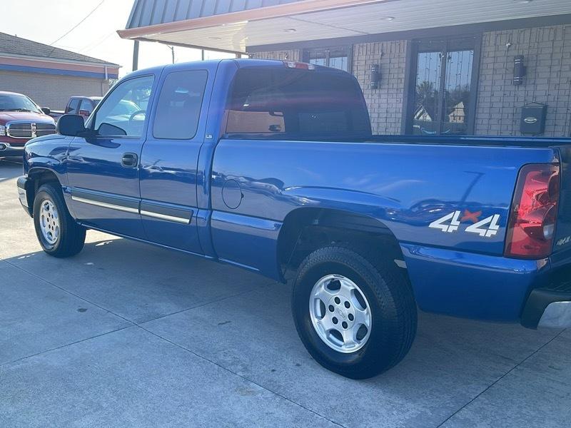 Chevrolet Silverado 1500 LS Ext. Cab Short Bed 4WD 2003
