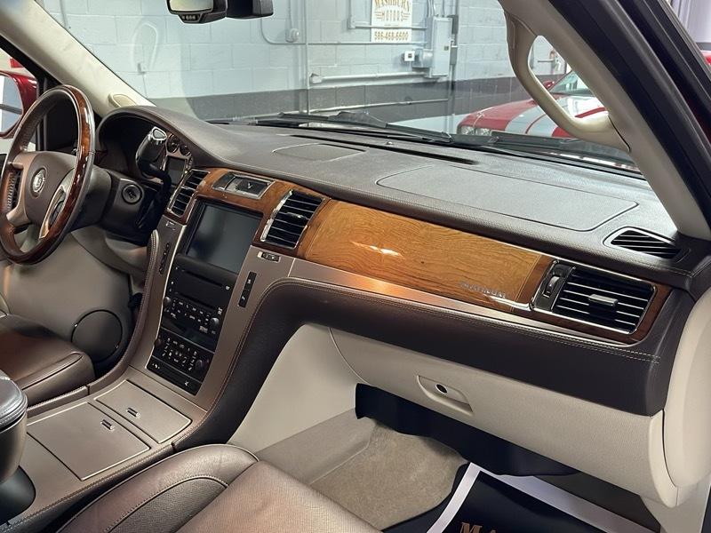 Cadillac Escalade AWD Platinum Edition 2009