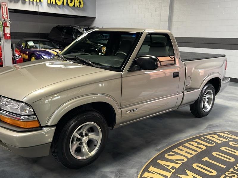 Chevrolet S10 Pickup LS Short Bed 2WD 2000