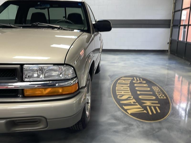 Chevrolet S10 Pickup LS Short Bed 2WD 2000