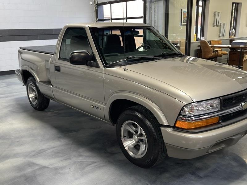 Chevrolet S10 Pickup LS Short Bed 2WD 2000