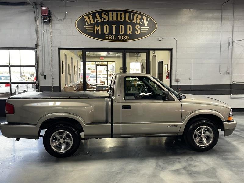 Chevrolet S10 Pickup LS Short Bed 2WD 2000