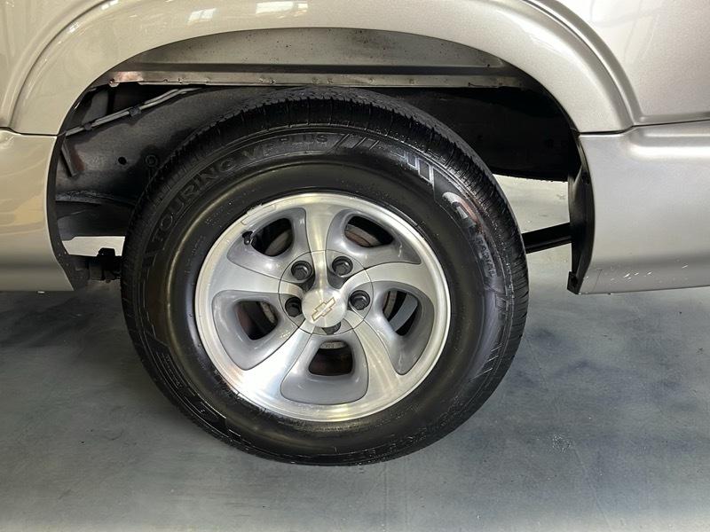 Chevrolet S10 Pickup LS Short Bed 2WD 2000